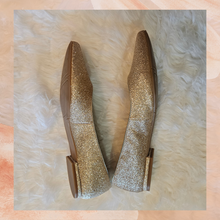 Chargez l&#39;image dans la visionneuse de la galerie, Nine West Gold Glitter Sparkle Ballet Flats (Pre-Loved) Size 9.5
