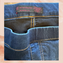 Carregue a imagem no visualizador da Galeria, No Boundaries Dark Wash Skinny Jeggings (Pre-Loved) Size XL (15-17)

