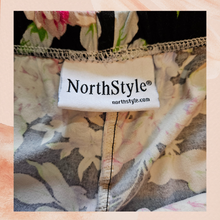 Carregue a imagem no visualizador da Galeria, Northstyle Soft Black Floral Print Leggings (Pre-Loved) See Measurements
