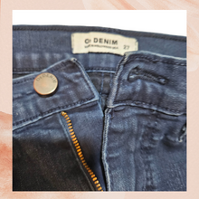 Carregue a imagem no visualizador da Galeria, O2 Denim Dark Wash Flare Jeans (Pre-Loved) Size 27
