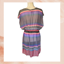 Cargue la imagen en el visor de la galería, OP Purple &amp; Pink Geometric Print Mini Swim Cover Dress (Pre-Loved) Size XL
