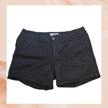 Carregue a imagem no visualizador da Galeria, Old Navy Black Chino Casual Shorts (Pre-Loved) Size 8
