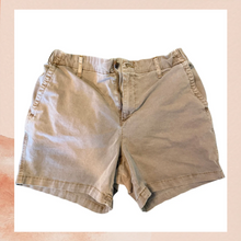 Carica l'immagine nel visualizzatore della galleria, Old Navy Brown Khaki Everyday Easy Chino Shorts (Pre-Loved) Size Medium

