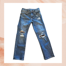 Carregue a imagem no visualizador da Galeria, Old Navy Distressed Slim Fit Jeans (Pre-Loved) Size 7 (Boy&#39;s)
