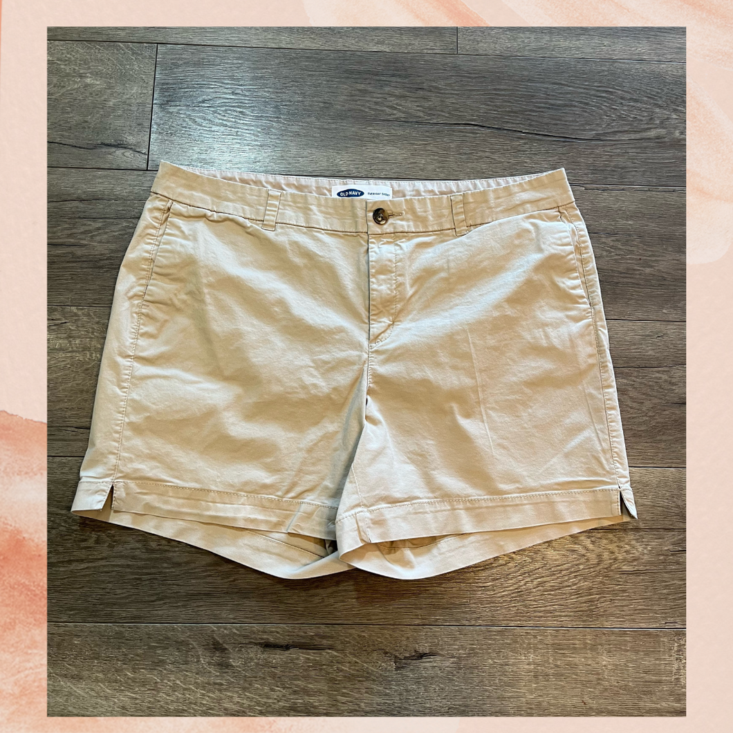 Old Navy Khaki Everyday Casual Shorts (Pre-Loved) Size 16