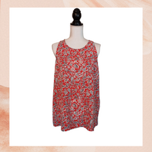 Laden Sie das Bild in den Galerie-Viewer. Old Navy Red Floral Sleeveless Blouse (Pre-Loved) XL
