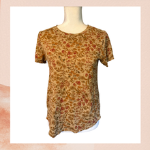 Load image into Gallery viewer, Old Navy Tan &amp; Orange Autumn Floral Casual T-Shirt (Pre-Loved) Size Small
