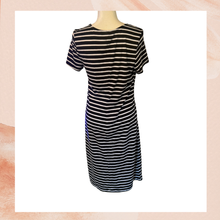 Laden Sie das Bild in den Galerie-Viewer. Old Navy Black &amp; White Striped Short Sleeve T-Shirt Midi Dress (Pre-Loved) Size Medium
