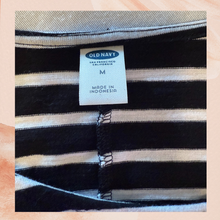 Laden Sie das Bild in den Galerie-Viewer. Old Navy Black &amp; White Striped Short Sleeve T-Shirt Midi Dress (Pre-Loved) Size Medium
