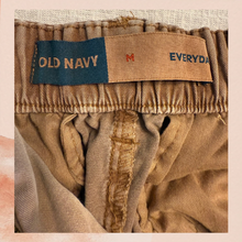 Carica l'immagine nel visualizzatore della galleria, Old Navy Brown Khaki Everyday Easy Chino Shorts (Pre-Loved) Size Medium
