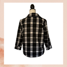 Laden Sie das Bild in den Galerie-Viewer. Old Navy Girls Black &amp; White Check Plaid Flannel Jacket (Pre-Loved) Size Large 10-12
