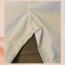 Laden Sie das Bild in den Galerie-Viewer. Old Navy Pixie White Ankle Pants (Pre-Loved) Size 8R

