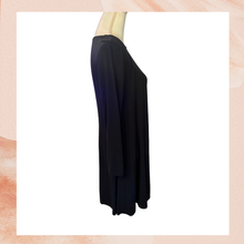 Laden Sie das Bild in den Galerie-Viewer. Old Navy Solid Black Flowy Mini Dress (Pre-Loved) Size Small
