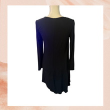 Laden Sie das Bild in den Galerie-Viewer. Old Navy Solid Black Flowy Mini Dress (Pre-Loved) Size Small
