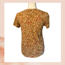 Load image into Gallery viewer, Old Navy Tan &amp; Orange Autumn Floral Casual T-Shirt (Pre-Loved) Size Small
