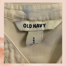 Carregue a imagem no visualizador da Galeria, Old Navy White Sheer Button-Down Sleeveless Blouse (Pre-Loved) Size Large
