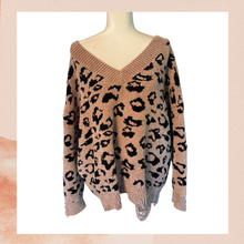 Carregue a imagem no visualizador da Galeria, POL Tan Leopard Print Oversized Distressed Sweater (Pre-Loved) Size Large
