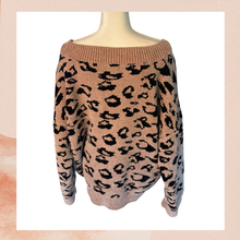 Carregue a imagem no visualizador da Galeria, POL Tan Leopard Print Oversized Distressed Sweater (Pre-Loved) Size Large
