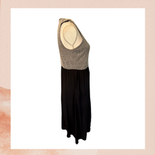 Carregue a imagem no visualizador da Galeria, Paraphrase Gray &amp; Black Colorblock Knit Tank Midi Dress (Pre-Loved) Medium
