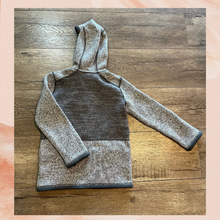 Laden Sie das Bild in den Galerie-Viewer. Patagonia Gray Knit Full-Zip Hoodie Jacket (Pre-Loved) 4T
