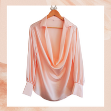 Cargue la imagen en el visor de la galería, Peach Pink Satin Cascading Draping Neck Blouse NWOT XL
