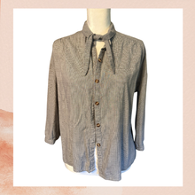 Carregue a imagem no visualizador da Galeria, Polagram Puppytooth 3/4 Sleeve Button-Up Blouse (Pre-Loved) Size Medium
