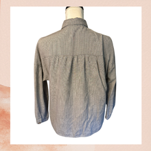 Carregue a imagem no visualizador da Galeria, Polagram Puppytooth 3/4 Sleeve Button-Up Blouse (Pre-Loved) Size Medium
