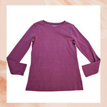 Laden Sie das Bild in den Galerie-Viewer. Purple Fuchsia Long Sleeve Crewneck Shirt (Pre-Loved) Medium
