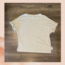 Chargez l'image dans la visionneuse de la galerie, Rachel Zoe Soft Light Gray Cuffed Sleeve T-Shirt (Pre-Loved) Size Medium
