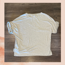 Chargez l'image dans la visionneuse de la galerie, Rachel Zoe Soft Light Gray Cuffed Sleeve T-Shirt (Pre-Loved) Size Medium
