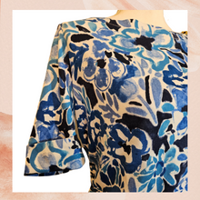 Chargez l&#39;image dans la visionneuse de la galerie, Ralph Lauren Blue Floral Elbow Sleeve Shirt NWT Medium
