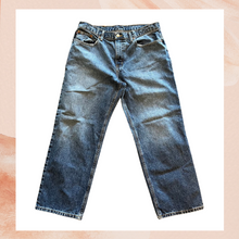 Carregue a imagem no visualizador da Galeria, Ralph Lauren Med Dark Wash Saturday Cropped Jeans (Pre-Loved) Size 10
