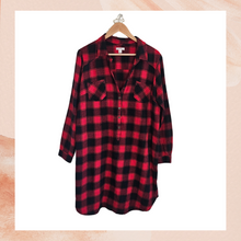 Carregue a imagem no visualizador da Galeria, Red Plaid Flannel Half Button Shirt Dress (Pre-Loved) XXL
