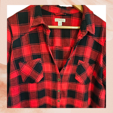 Carregue a imagem no visualizador da Galeria, Red Plaid Flannel Half Button Shirt Dress (Pre-Loved) XXL
