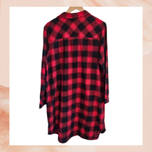 Carregue a imagem no visualizador da Galeria, Red Plaid Flannel Half Button Shirt Dress (Pre-Loved) XXL
