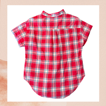 Carregue a imagem no visualizador da Galeria, Red &amp; White Plaid Short Sleeve Button-Down Shirt (Pre-Loved) Size Medium
