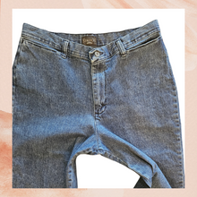 Carregue a imagem no visualizador da Galeria, Riders Dark Wash High-Rise Capri Jeans (Pre-Loved) Size 12P
