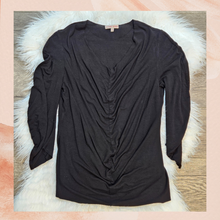 Chargez l&#39;image dans la visionneuse de la galerie, Roxanne Heptner Solid Black Fitted Rouched Tee (Pre-Loved) Medium
