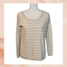 Carregue a imagem no visualizador da Galeria, SOFT JOIE Beige &amp; White Striped Light Knit Sweater (Pre-Loved) XS
