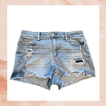 Carregue a imagem no visualizador da Galeria, SO Light Medium Wash Distressed Cut-Off Shorts (Pre-Love) Size 15/32W
