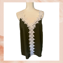 Laden Sie das Bild in den Galerie-Viewer. Shein Curve Dark Olive Green Lace Embroidered V-Neck Tank Top (Pre-Loved) Size 2XL
