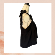 Carregue a imagem no visualizador da Galeria, Shein Black Cropped Ruffle Tank Top (Pre-Loved) Size XL
