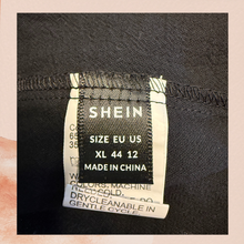 Carregue a imagem no visualizador da Galeria, Shein Black Cropped Ruffle Tank Top (Pre-Loved) Size XL
