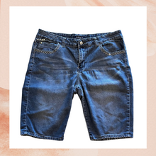 Carregue a imagem no visualizador da Galeria, Sofia&#39;s Jeans Dark Wash Bermuda Shorts (Pre-Loved) Size 14
