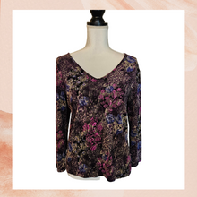 Carica l&#39;immagine nel visualizzatore della galleria, Soft Black Floral Print V-Neck Blouse (Pre-Loved) OS (See Measurements)
