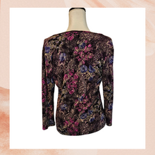 Carregue a imagem no visualizador da Galeria, Soft Black Floral Print V-Neck Blouse (Pre-Loved) OS (See Measurements)
