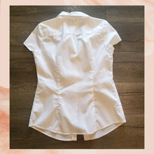 Load image into Gallery viewer, Solid White Short Sleeve Button-Down Dress Shirt (Pre-Loved) Small
