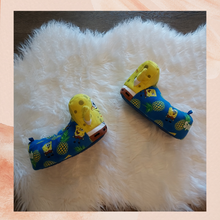 Cargue la imagen en el visor de la galería, SpongeBob Square Pants Slippers (Pre-Loved) 11-12 (Boy&#39;s)
