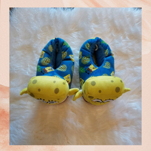 Cargue la imagen en el visor de la galería, SpongeBob Square Pants Slippers (Pre-Loved) 11-12 (Boy&#39;s)
