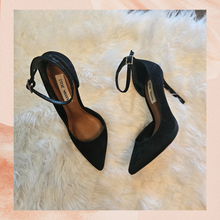 Carregue a imagem no visualizador da Galeria, Steve Madden Black Suede Ankle Strap Heels (Pre-Loved) Size 7M
